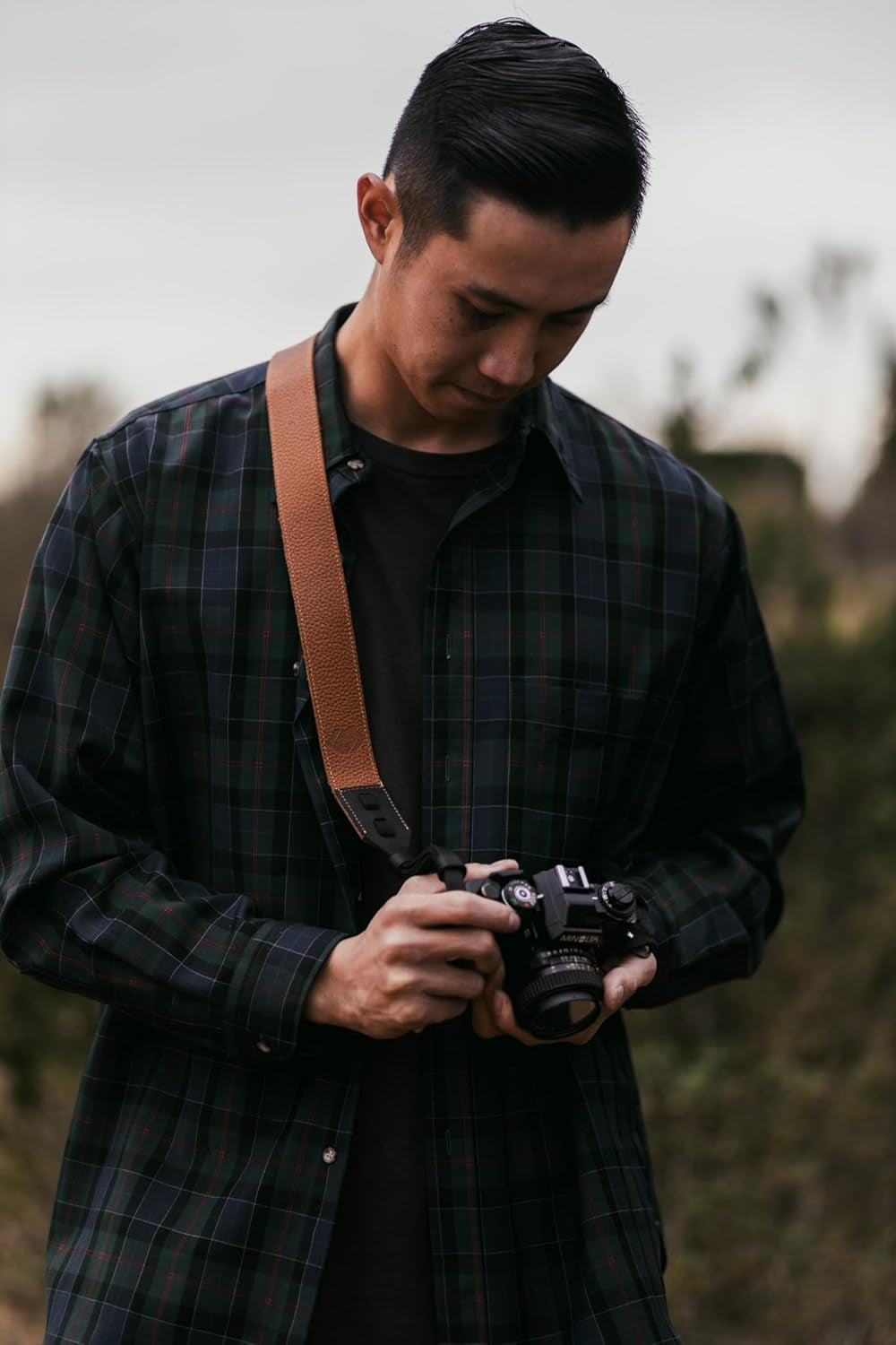 STRAPS Classic Leather Camera Strap | Full-Grain Leather with Suede Backing | Compatible with DSLR & SLR Cameras